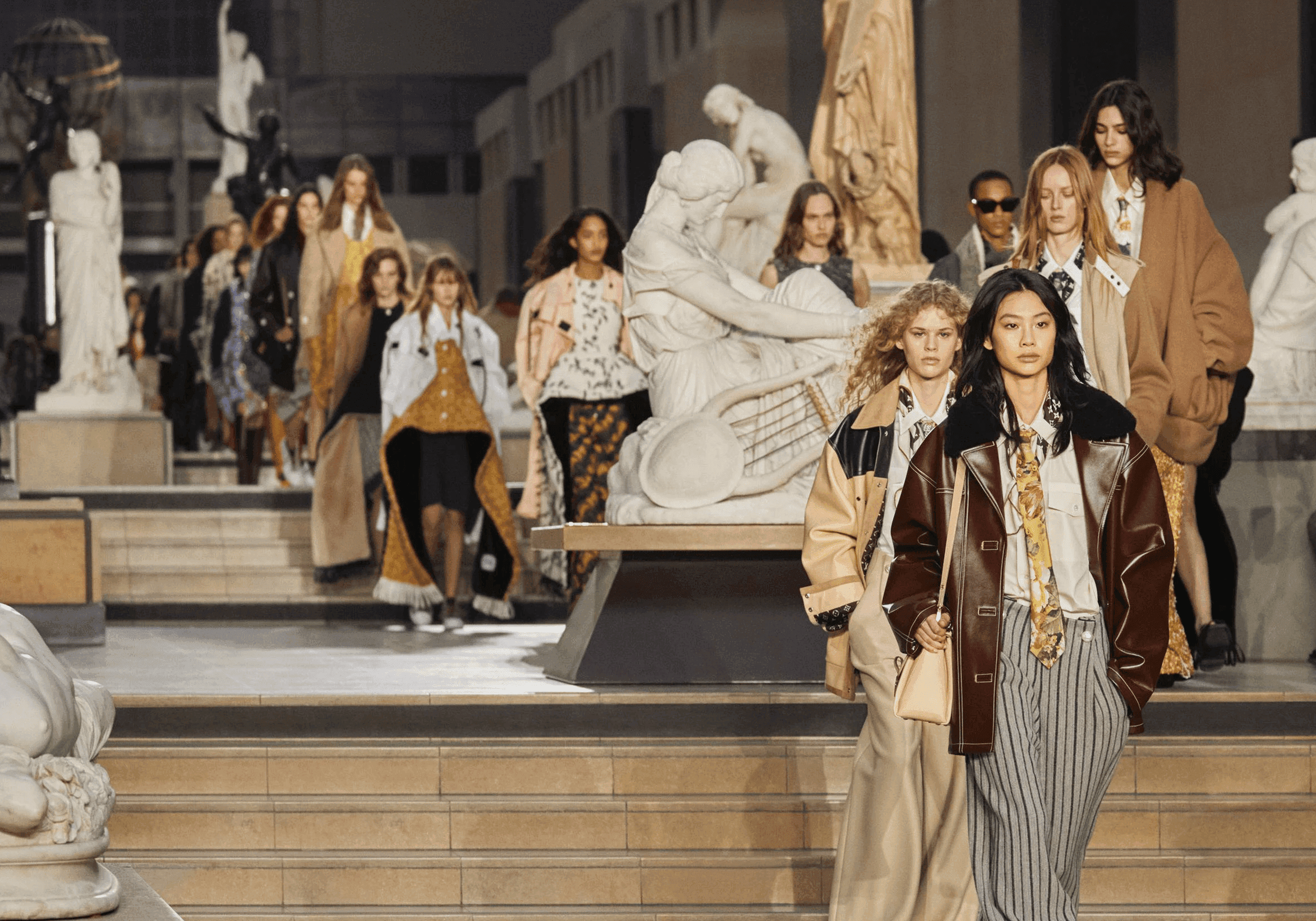 Women’s Fall-Winter 2022 Fashion Show | LOUIS VUITTON