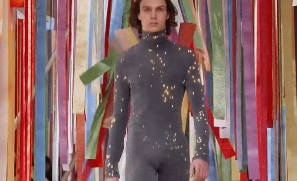 LOEWE Fall Winter 2022 men’s runway collection