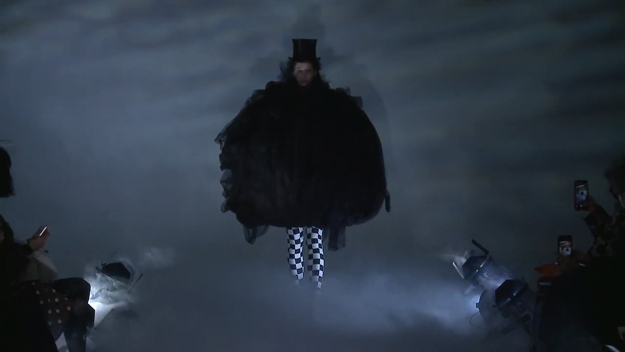 COMME DES GARÇONS FALL/WINTER 2021 MINI-SHOW