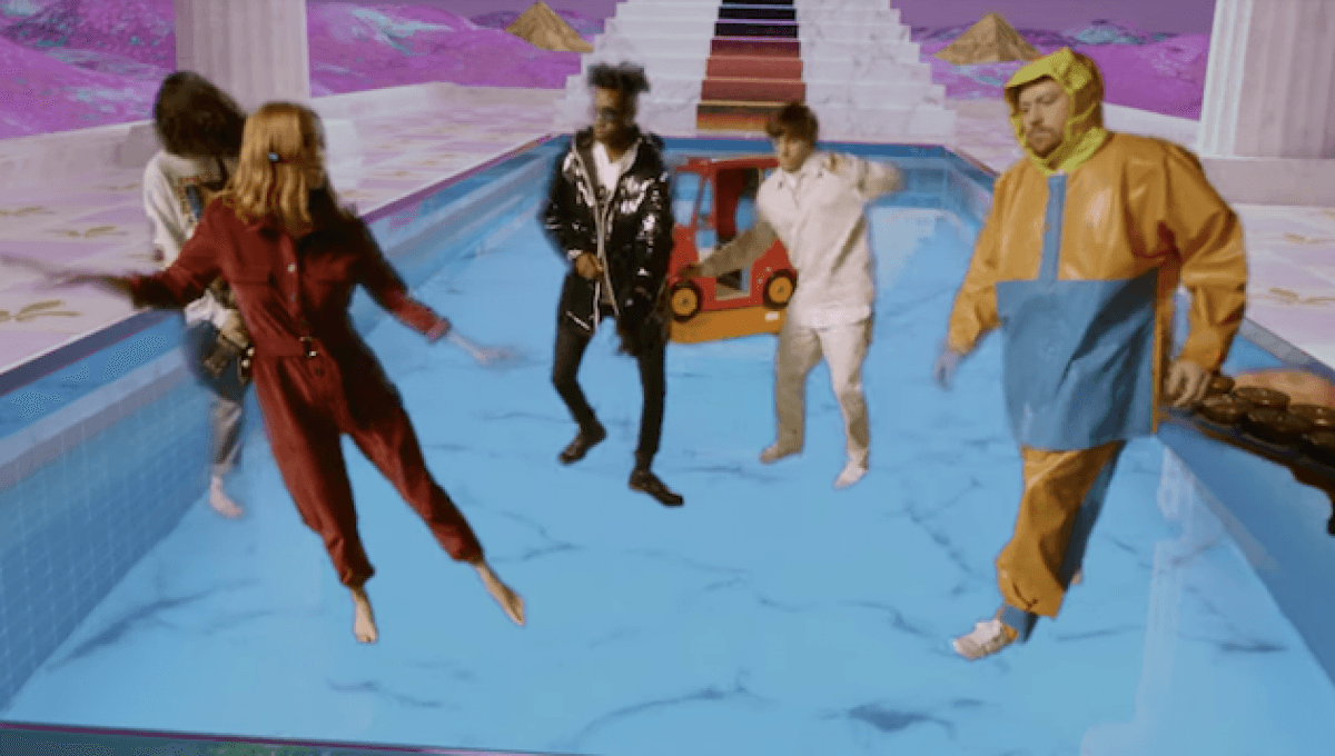 Metronomy - Walking In The Dark