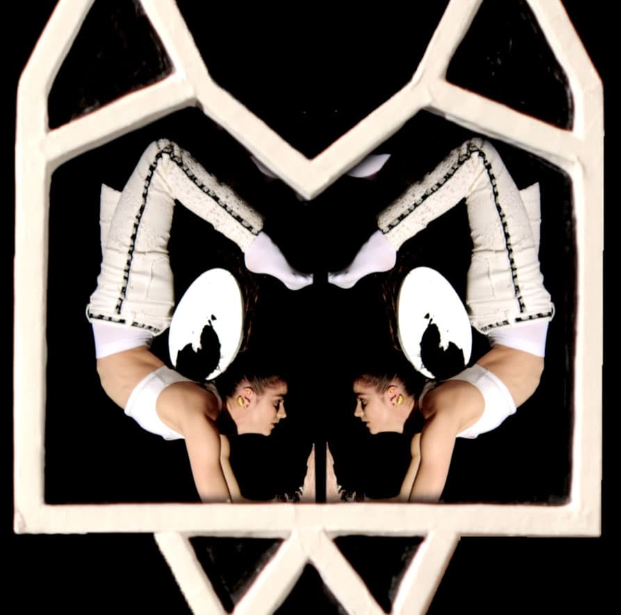 CHANEL Dancing