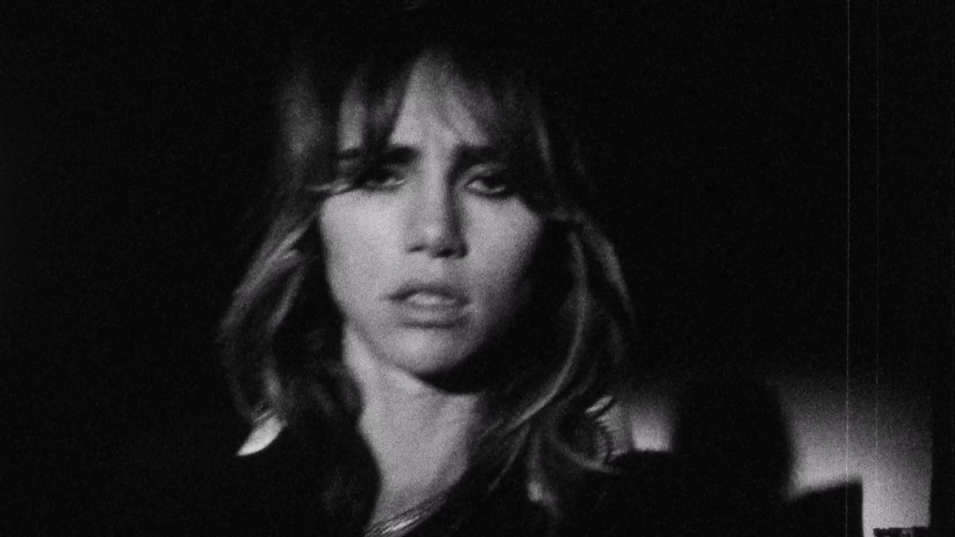Suki Waterhouse - Coolest Place In The World