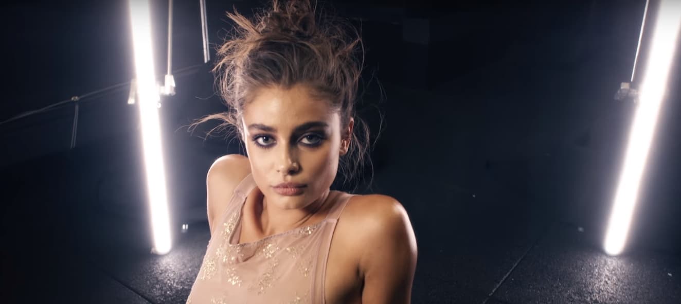 Taylor Hill by Phil Poynter Love Advent 17