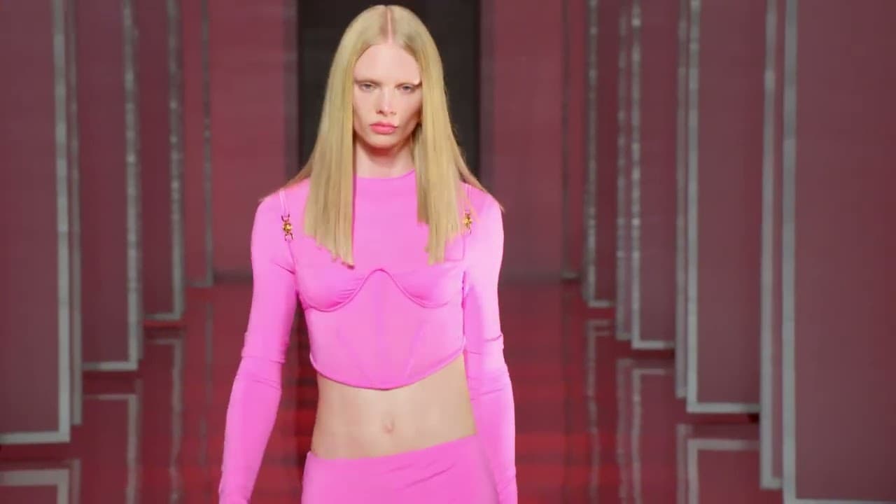 Versace Fall-Winter 2022 Women’s Fashion Show