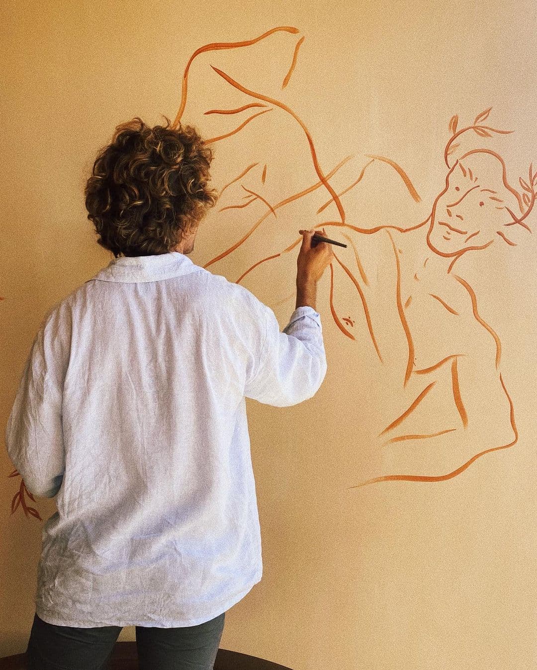Spanish illustrator, Jorge Parra, paints his bedroom walls