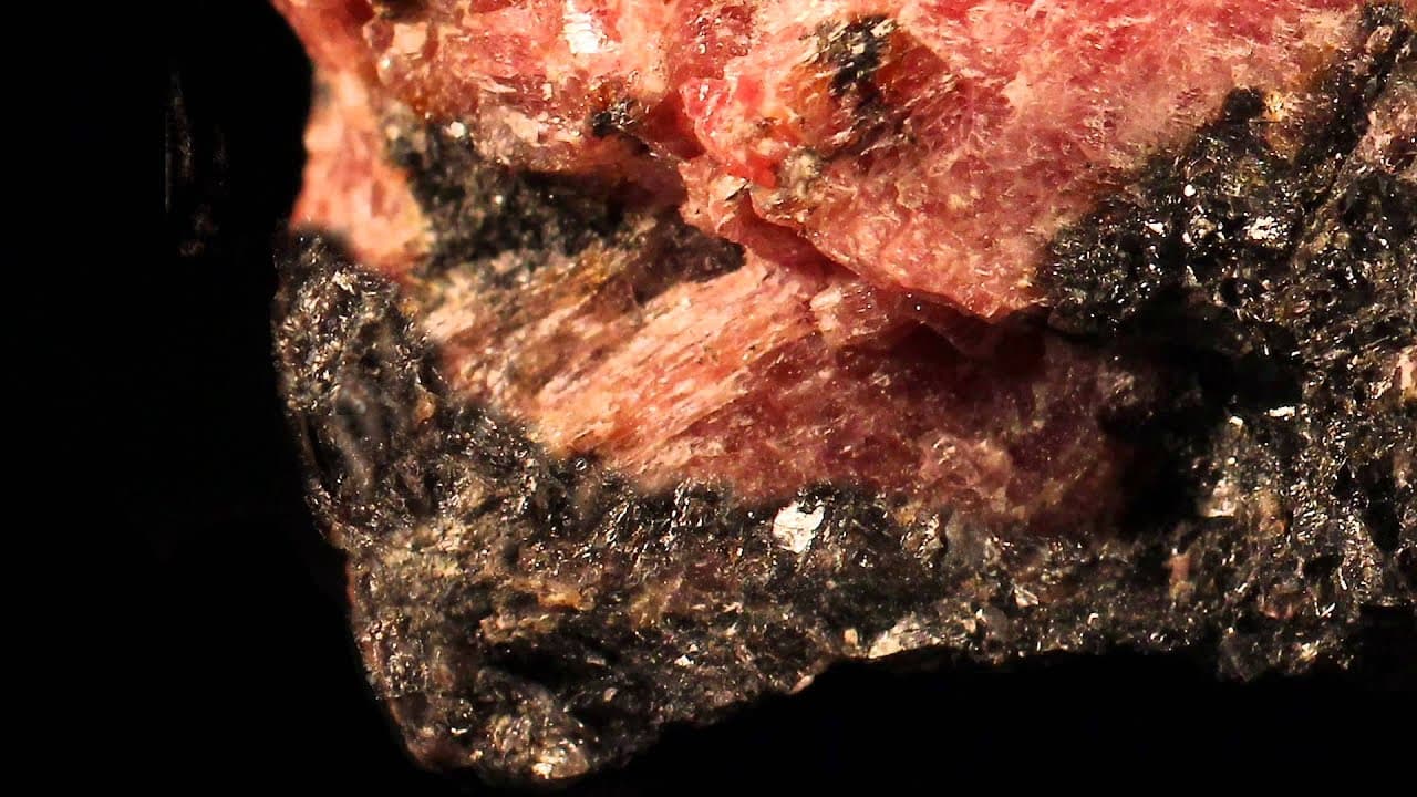 Michna - Solid Gold (feat. MNDR)