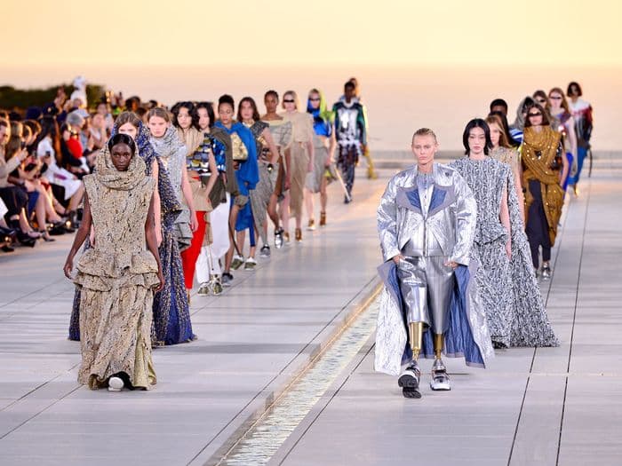 Cruise 2023 Fashion Show | LOUIS VUITTON