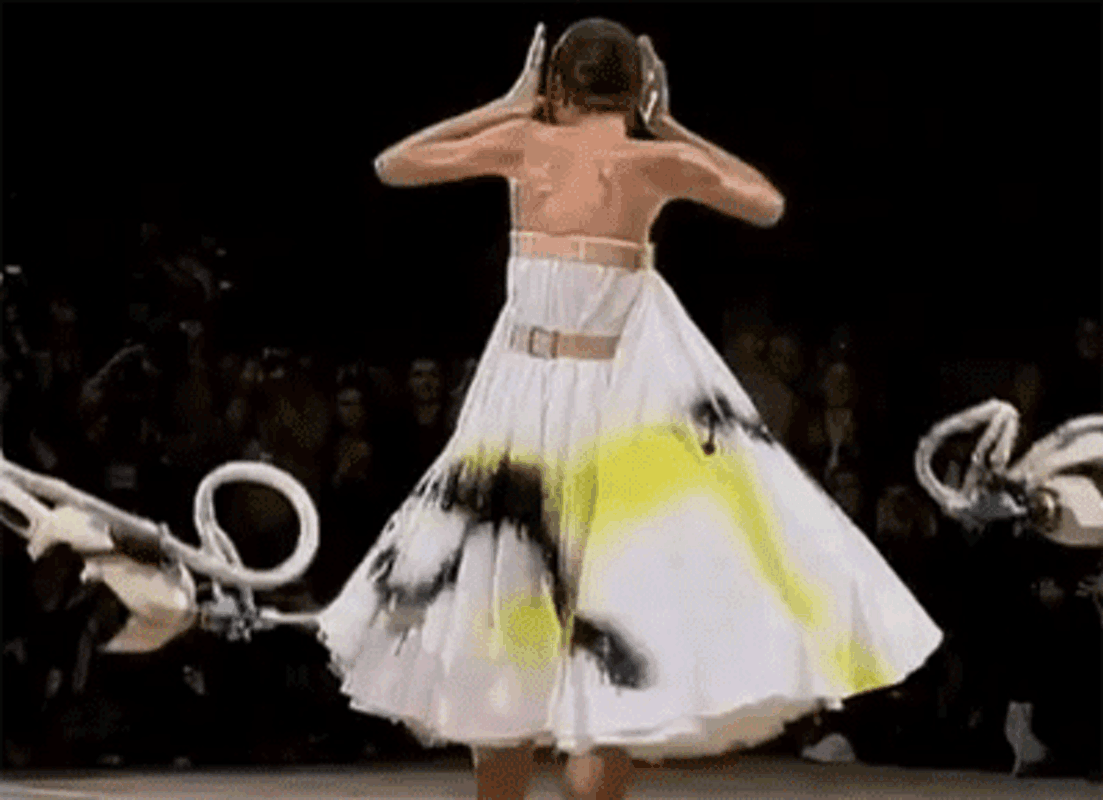 Alexander McQueen Spring Summer 1999: Dance with two robots